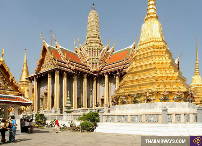 Chùa Phật Ngọc lục bảo - Địa điểm tham quan khi bay đến Bangkok